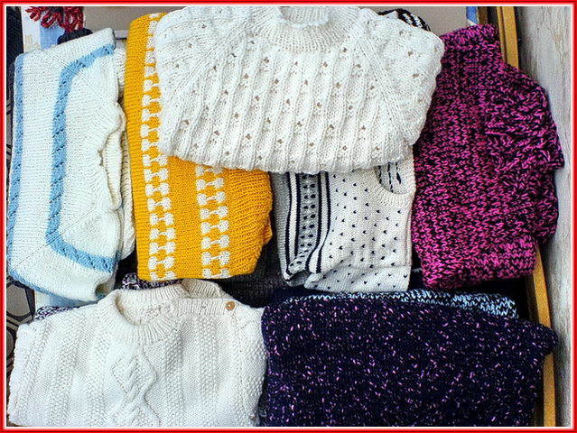 De trs beaux pulls tricots main envoys de Suisse par Christiane, nouvelle sympathisante.