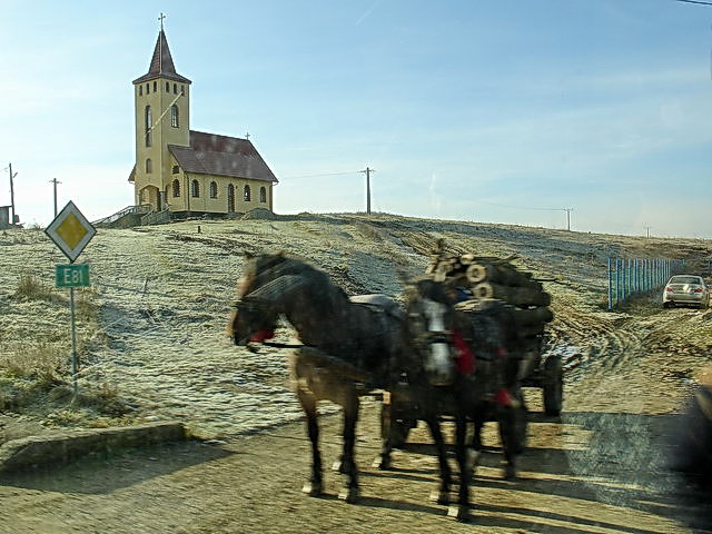 Les charrettes sont toujours d'actualit sur les routes de Transylvanie.