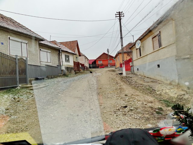  Vendredi 6 : de Medias, en route pour Craiova  travers les Carpates. Des villages typiques et des charettes que nous pouvons pas rsister de prendre en photo pour vous.