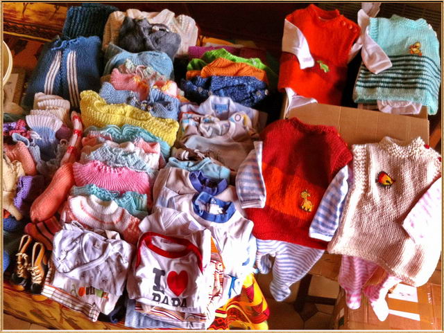 Plus de 120 kg de tricotages collects par Christiane pour du Jura suisse.