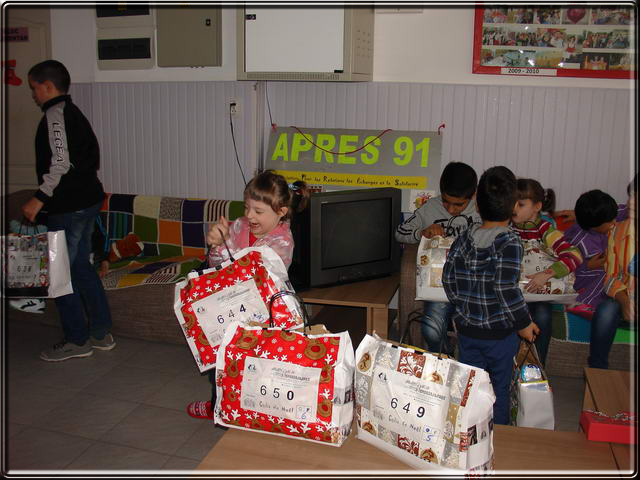 Au Centre de Placement Spcialis de NORICEL ('La petite chance'), les enfants bnficient de cadeaux trs adapts  leur handicap .