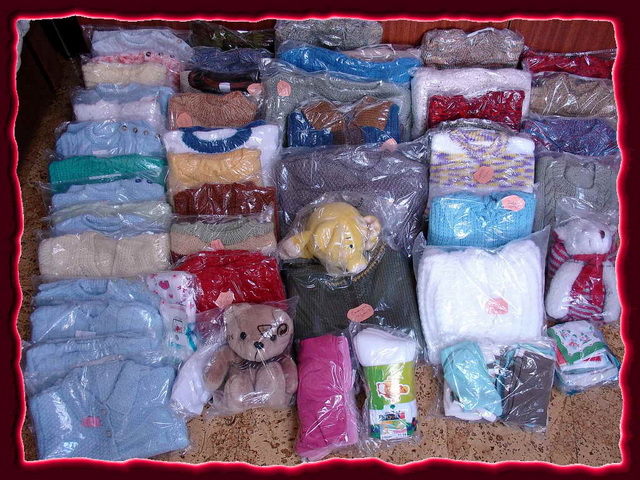 Des dizaines de tricotages effectus  Dinan et envoys par Annie.